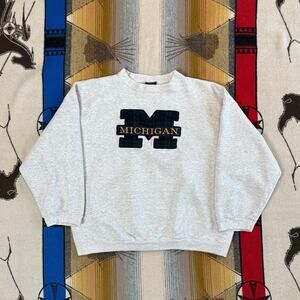 Vintage 90s Women’s University Of Michigan Embroidered Crewneck Sweatshirt 2XL